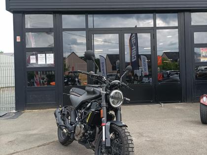 Husqvarna Svartpilen -  - 2 990 €