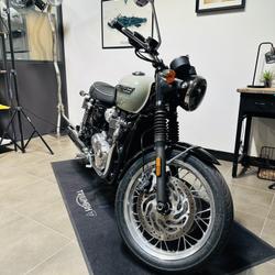 Triumph Bonneville  Montlh&eacute;ry