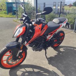 KTM Duke  Tr&eacute;gueux