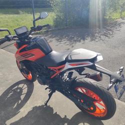 KTM Duke  Tr&eacute;gueux