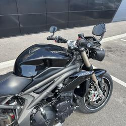 Triumph 1050 Speed Triple  Rochefort-du-Gard
