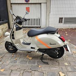 Vespa GTS  Issy-les-Moulineaux