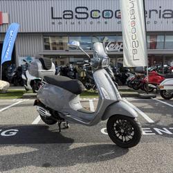 Vespa Sprint  Saint-Martin-d'H&egrave;res
