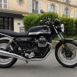 Guzzi V7  Paris 11e Arrondissement