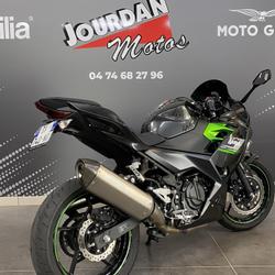Kawasaki Ninja 400  Gleiz&eacute;
