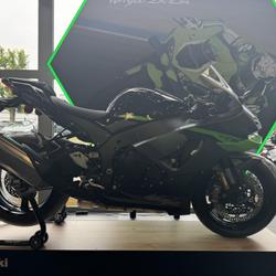 Kawasaki ZX 10R  Saint-Maximin