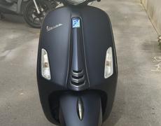 Vespa Primavera Paris 11e Arrondissement