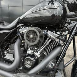 Harley Davidson Road King  Rochefort-du-Gard