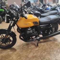 Guzzi V7  Tr&eacute;gueux