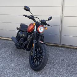 Hyosung GV 125  Saint-Martin-d'H&egrave;res