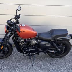 Hyosung GV 125  Saint-Martin-d'H&egrave;res