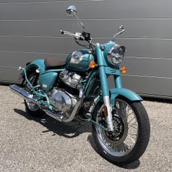 Royal-Enfield Classic  Saint-Martin-d'H&egrave;res