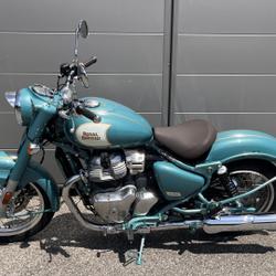 Royal-Enfield Classic  Saint-Martin-d'H&egrave;res