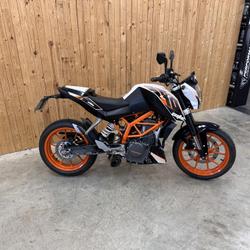 KTM 390 Duke  Valence