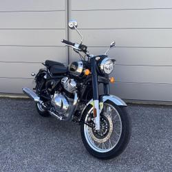 Royal-Enfield Classic  Saint-Martin-d'H&egrave;res