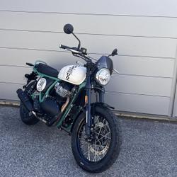 Royal-Enfield Interceptor  Saint-Martin-d'H&egrave;res