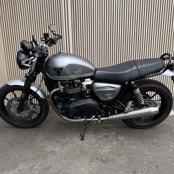 Triumph Speed twin  Saint-Ouen-l'Aum&ocirc;ne