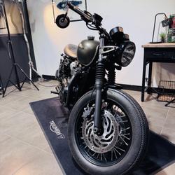 Triumph Bonneville  Montlh&eacute;ry