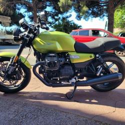 Guzzi V7  Fr&eacute;jus