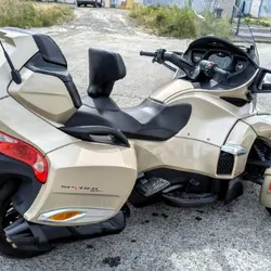Can Am Spyder RT  Tours