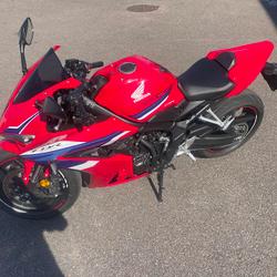 Honda CBR  La Chapelle-Saint-Luc