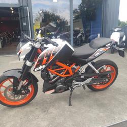 KTM 390 Duke  Tr&eacute;gueux