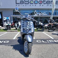 Vespa Primavera  Saint-Martin-d'H&egrave;res