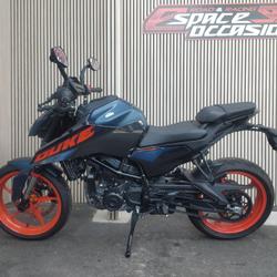 KTM Duke  Saint-Ouen-l'Aum&ocirc;ne