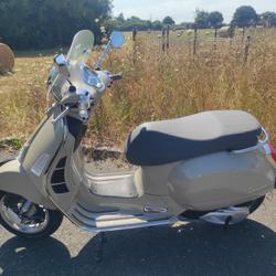Vespa GTS  Tr&eacute;gueux