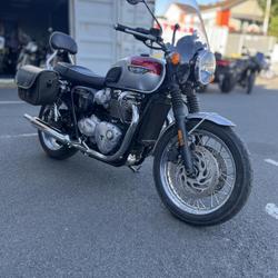 Triumph Bonneville  Montlu&ccedil;on