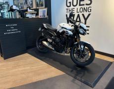 Triumph Street Louveciennes