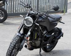 Husqvarna Svartpilen Grasse