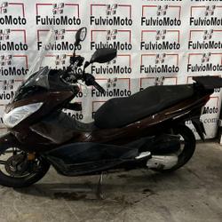 Honda PCX  Arles