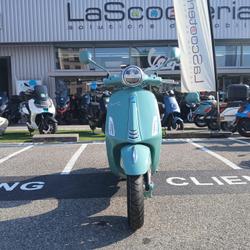 Vespa Primavera  Saint-Martin-d'H&egrave;res