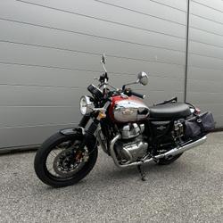 Royal-Enfield Interceptor  Saint-Martin-d'H&egrave;res