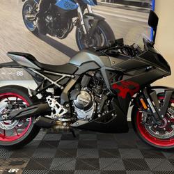 Suzuki GSX  Saint-Thibault-des-Vignes