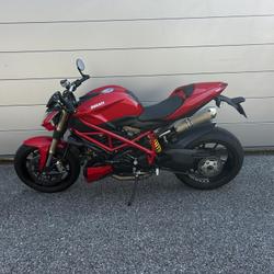 Ducati Streetfighter  Saint-Martin-d'H&egrave;res