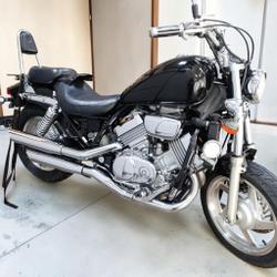 Honda Shadow  Pressigny-les-Pins