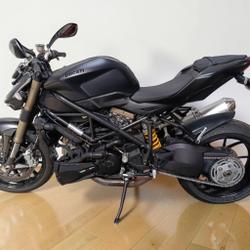 Ducati Streetfighter  Pressigny-les-Pins