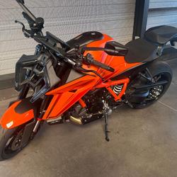 KTM Super Duke  Saint-Germain-Laprade