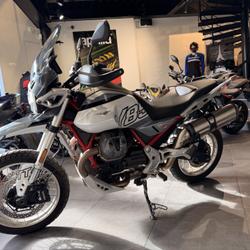 Guzzi V85 TT  Le Chesnay-Rocquencourt