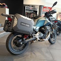 Guzzi V85 TT  Le Chesnay-Rocquencourt