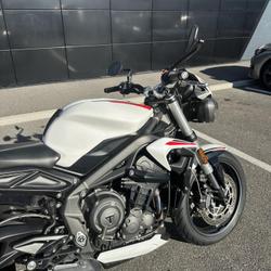 Triumph Street occasion - Rochefort-du-Gard - photo 3/5