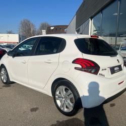 Peugeot 208 1.2 ESSENCE 82CH STYLE 5P &Eacute;chirolles