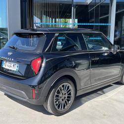 Mini Cooper C 156ch Favoured DKG7 V&eacute;nissieux