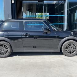 Mini Cooper C 156ch Favoured DKG7 V&eacute;nissieux