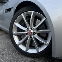 Jaguar F-Type 3.0 V6 S 380 CH BVA RHODIUM SILVER PACK CARBONE / SUIVI COMPLET JAGUAR SORT DE REVISION Pornichet