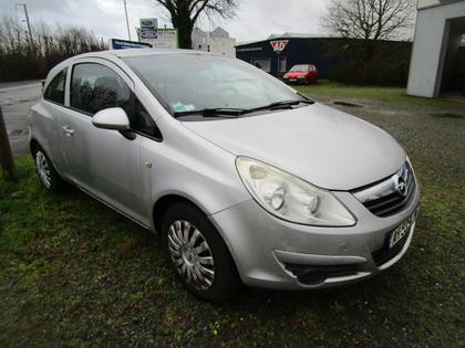 Opel Corsa - 1.2 I - 3 500 €