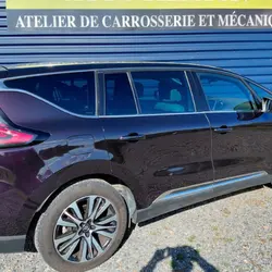 Renault Espace 5 1.6 dCi Energy Initiale Paris - Moteur remplac&eacute; &eacute;ch. std. &agrave; 160 300 kms occasion - Br&eacute;hal - photo 3/28