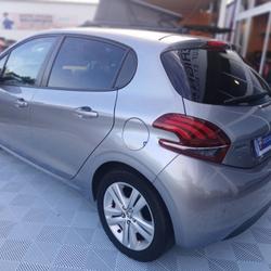 Peugeot 208 1.2 PureTech 82 SIGNATURE GPS Radar RER M&eacute;rignac